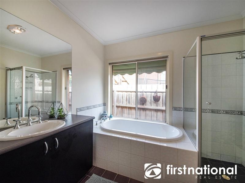 21 McCubbin Way, Berwick VIC 3806