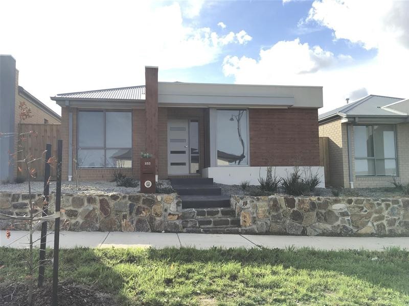 253 Pink Hill Boulevard, Officer VIC 3809