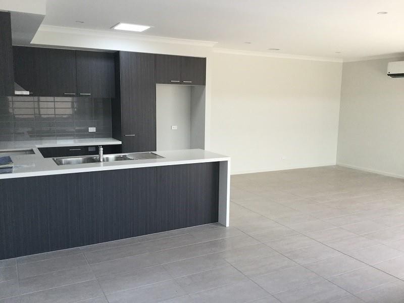 253 Pink Hill Boulevard, Officer VIC 3809