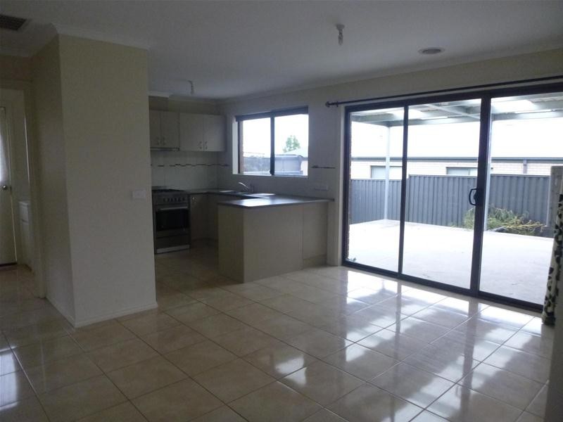 1 Doonie Way, Pakenham VIC 3810