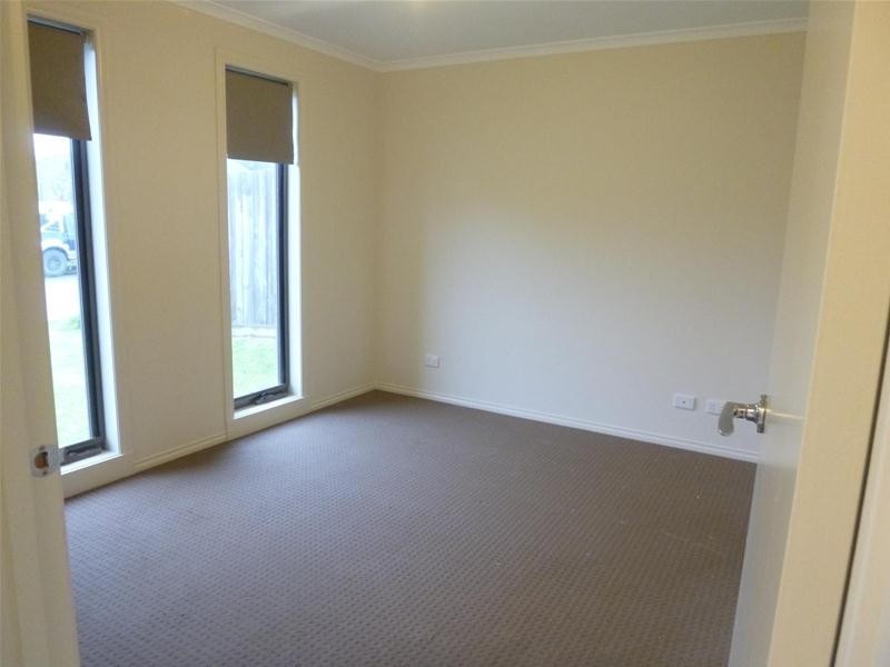 1 Doonie Way, Pakenham VIC 3810