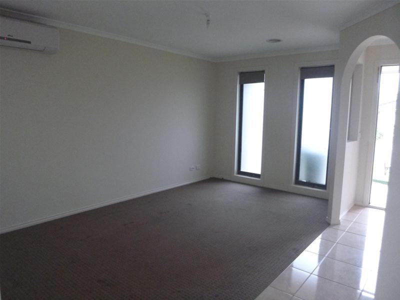 1 Doonie Way, Pakenham VIC 3810