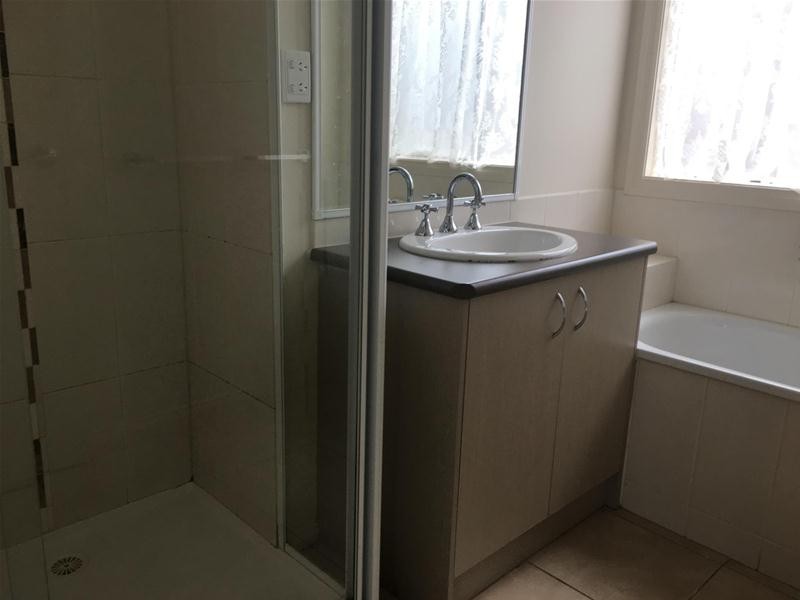 1 Doonie Way, Pakenham VIC 3810