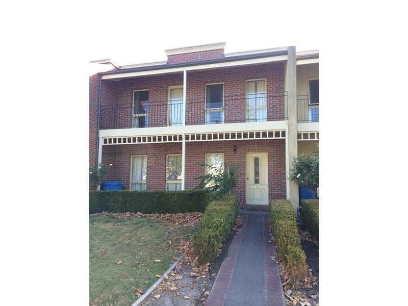 4/10 Parkhill Drive, Berwick VIC 3806