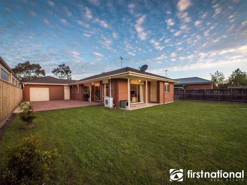 38 Stockmans Circuit, Pakenham VIC 3810