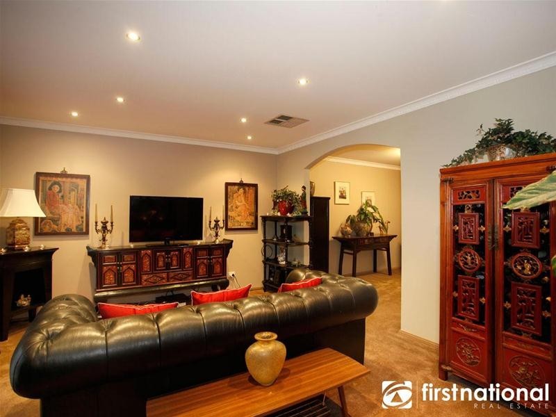 50 Edrington Park Drive, Berwick VIC 3806