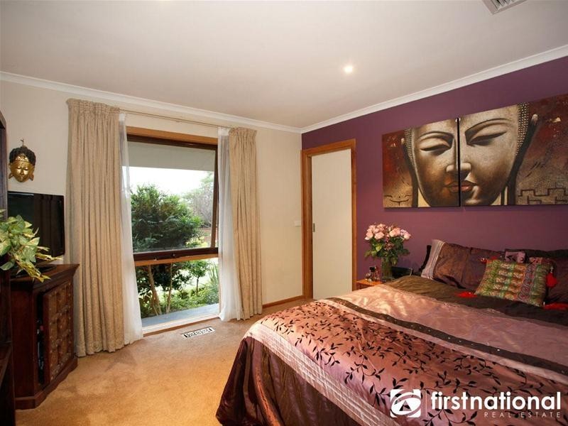 50 Edrington Park Drive, Berwick VIC 3806