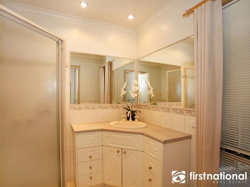 50 Edrington Park Drive, Berwick VIC 3806