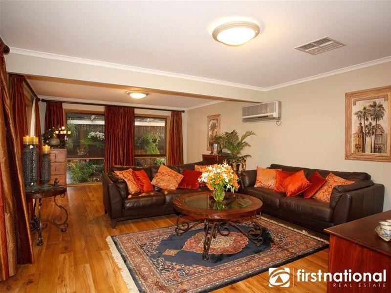 50 Edrington Park Drive, Berwick VIC 3806