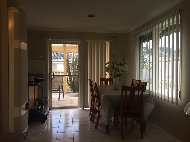 1/40 Ambleside Crescent, Berwick VIC 3806