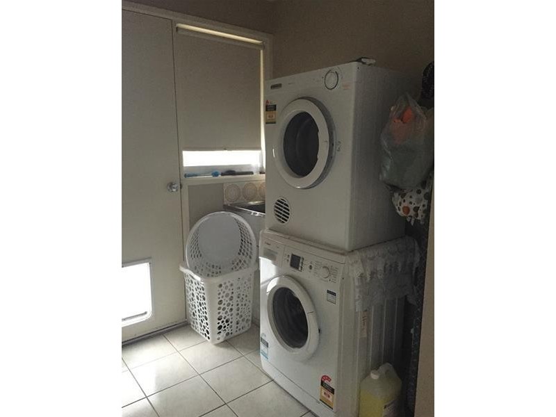 1/40 Ambleside Crescent, Berwick VIC 3806