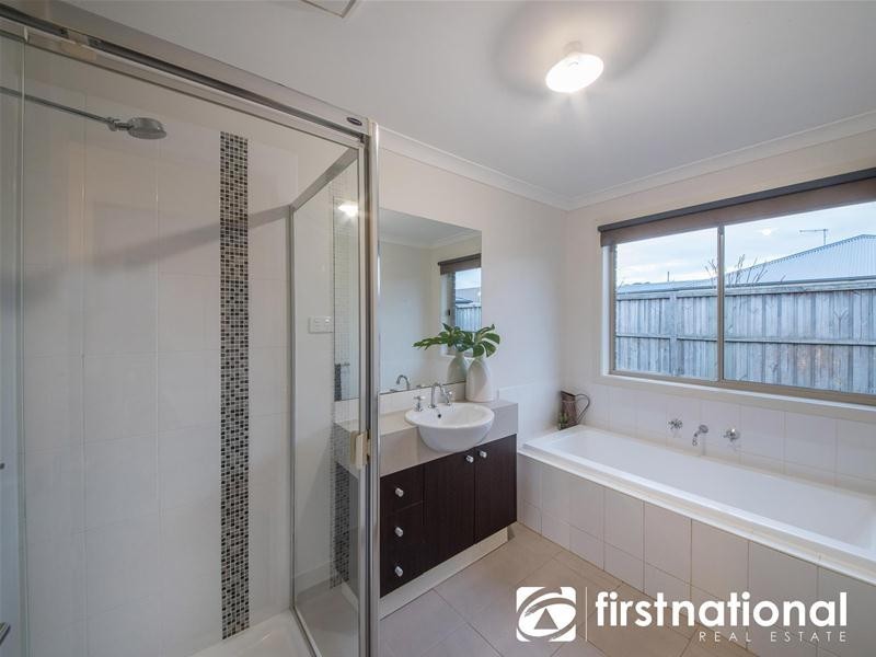 4 Melrose Street, Pakenham VIC 3810