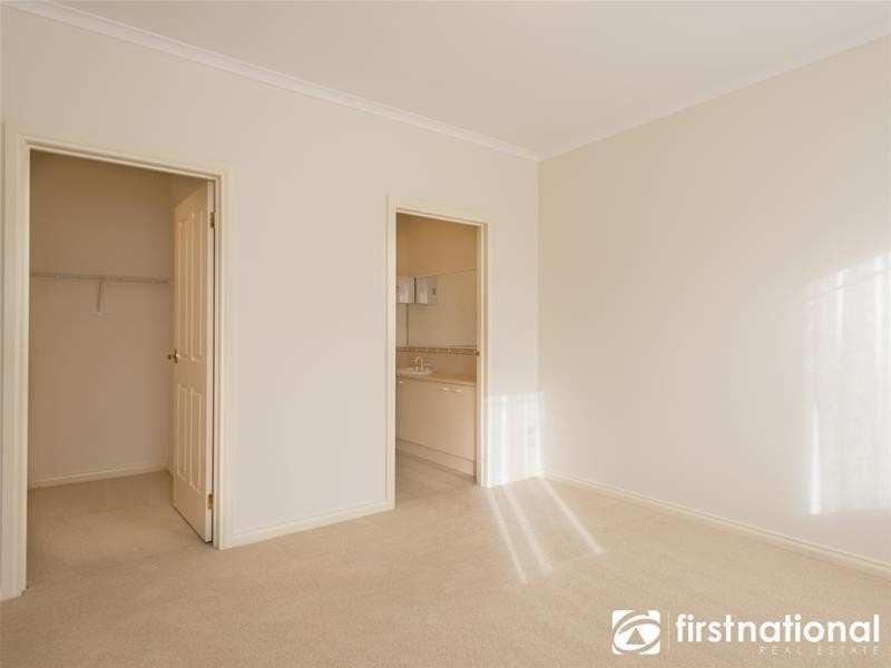 22/21-25 Parkhill Drive, Berwick VIC 3806