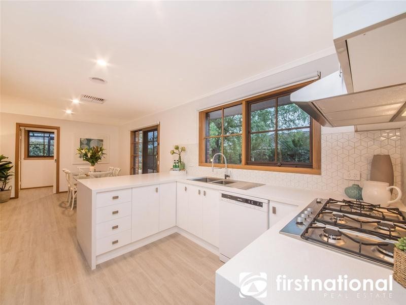 16 Shannon Way, Berwick VIC 3806