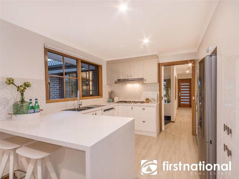 16 Shannon Way, Berwick VIC 3806