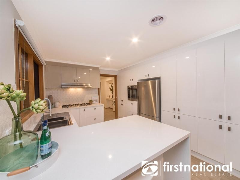 16 Shannon Way, Berwick VIC 3806