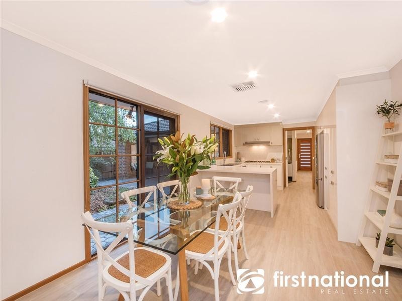 16 Shannon Way, Berwick VIC 3806