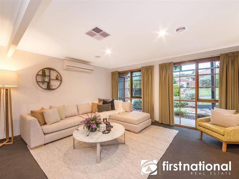 16 Shannon Way, Berwick VIC 3806