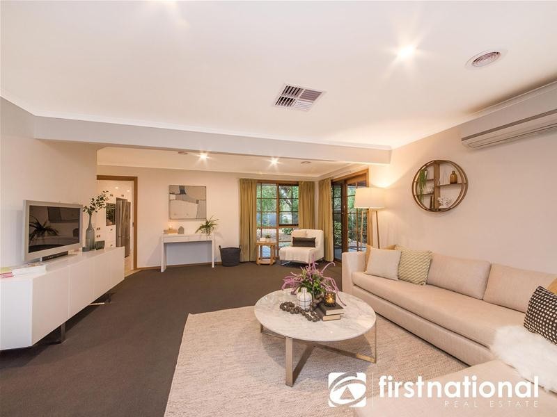 16 Shannon Way, Berwick VIC 3806