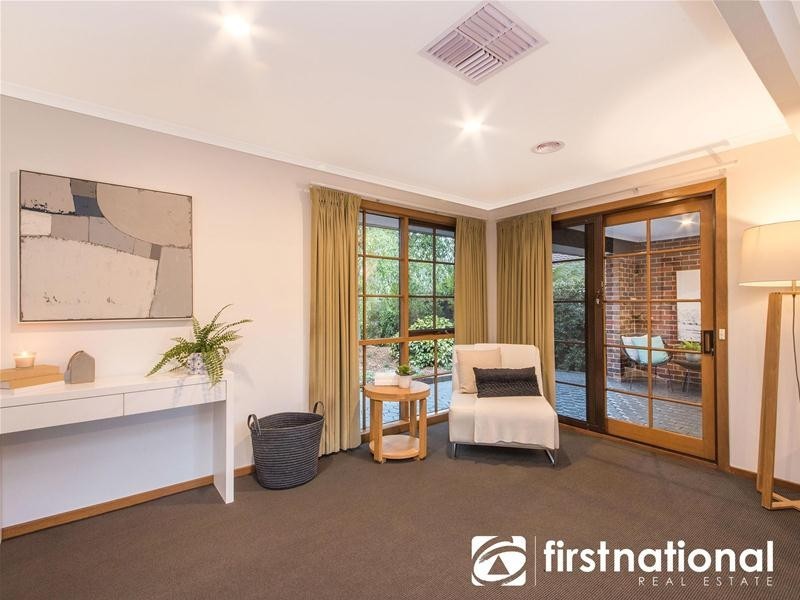 16 Shannon Way, Berwick VIC 3806