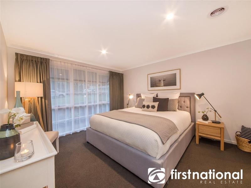 16 Shannon Way, Berwick VIC 3806