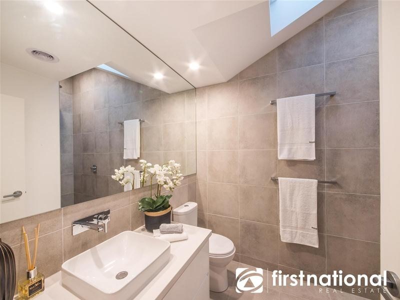 16 Shannon Way, Berwick VIC 3806