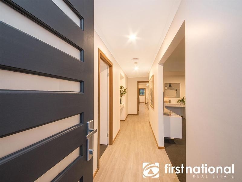 16 Shannon Way, Berwick VIC 3806