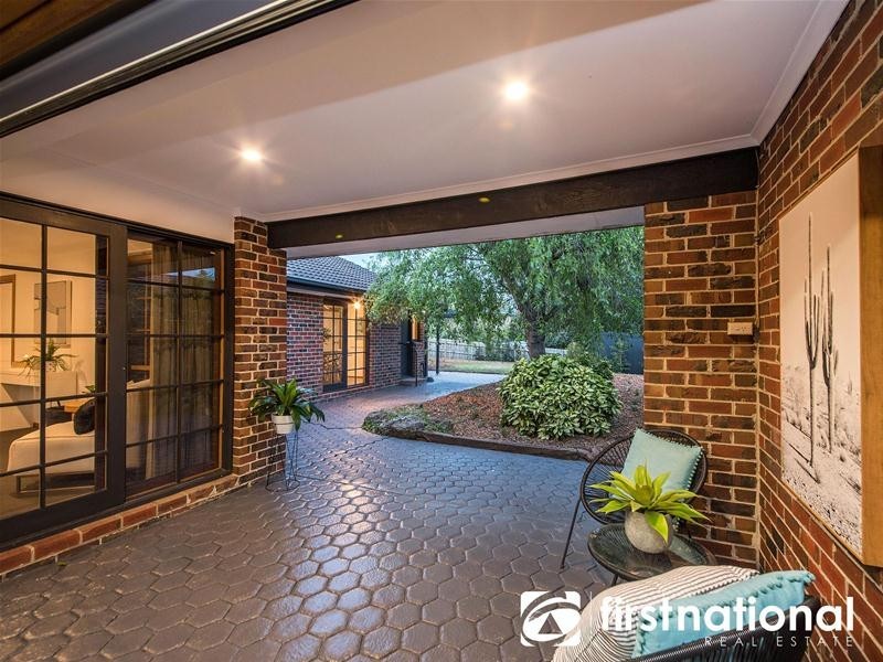 16 Shannon Way, Berwick VIC 3806