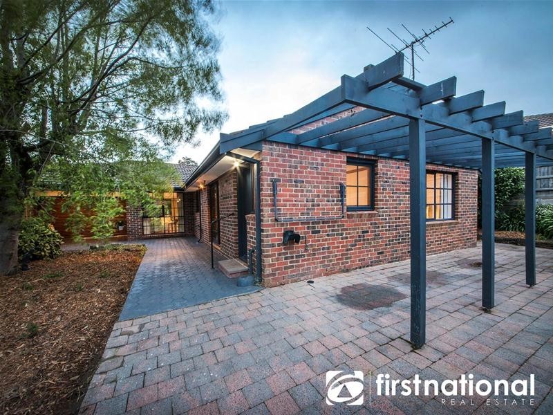 16 Shannon Way, Berwick VIC 3806