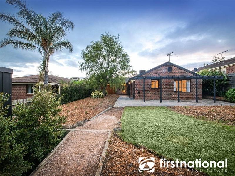 16 Shannon Way, Berwick VIC 3806