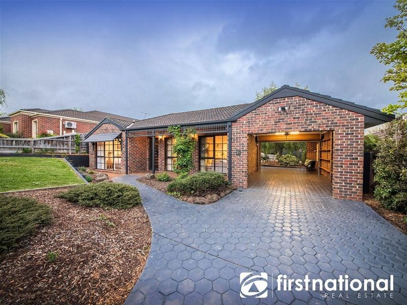 16 Shannon Way, Berwick VIC 3806