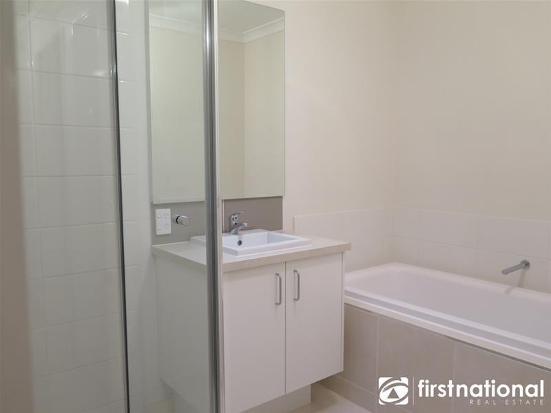 39 Heathcote Grove, Officer VIC 3809