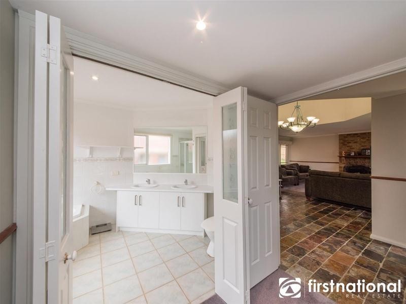 4 Dryden Court, Berwick VIC 3806