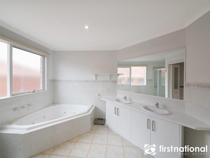 4 Dryden Court, Berwick VIC 3806