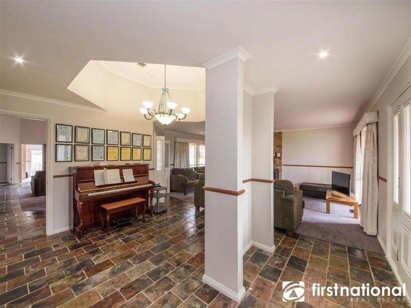 4 Dryden Court, Berwick VIC 3806