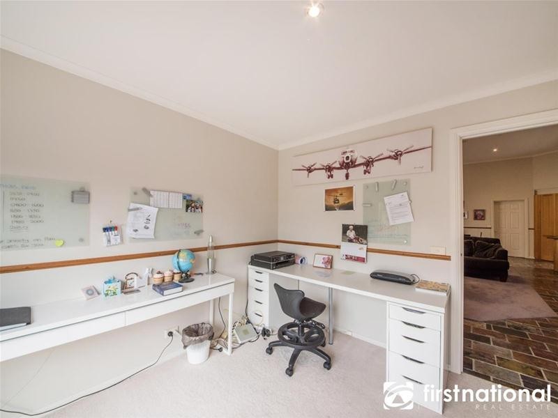 4 Dryden Court, Berwick VIC 3806