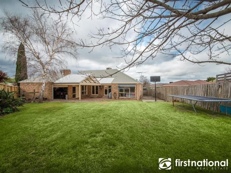 4 Dryden Court, Berwick VIC 3806