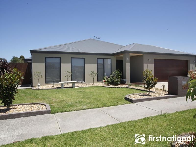 11 Mia Drive, Pakenham VIC 3810