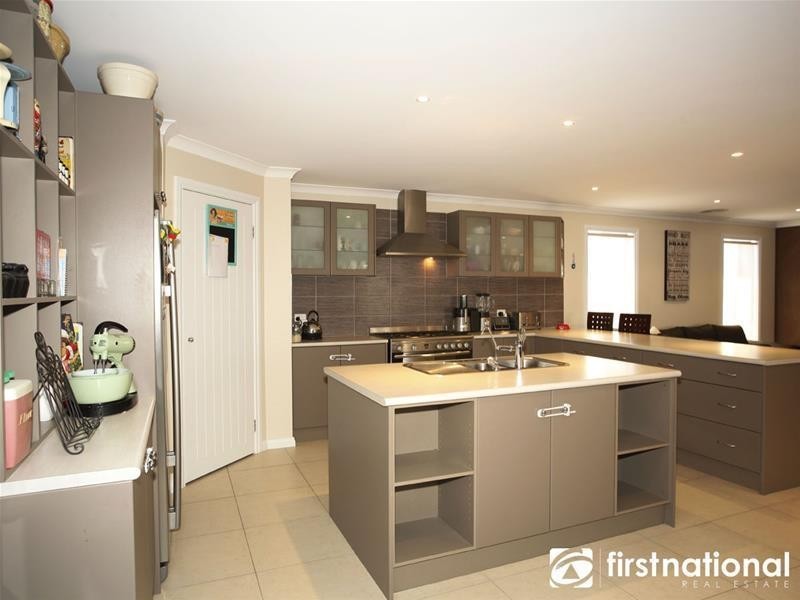 11 Mia Drive, Pakenham VIC 3810