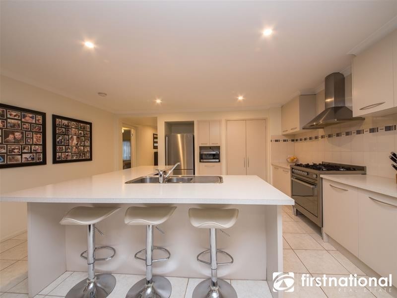 35 Sheldon Drive, Berwick VIC 3806