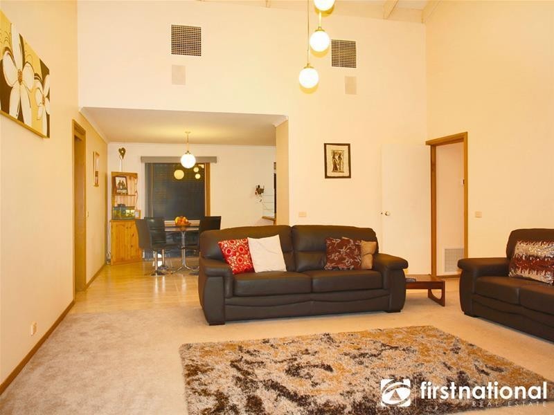 39 Edrington Park Drive, Berwick VIC 3806