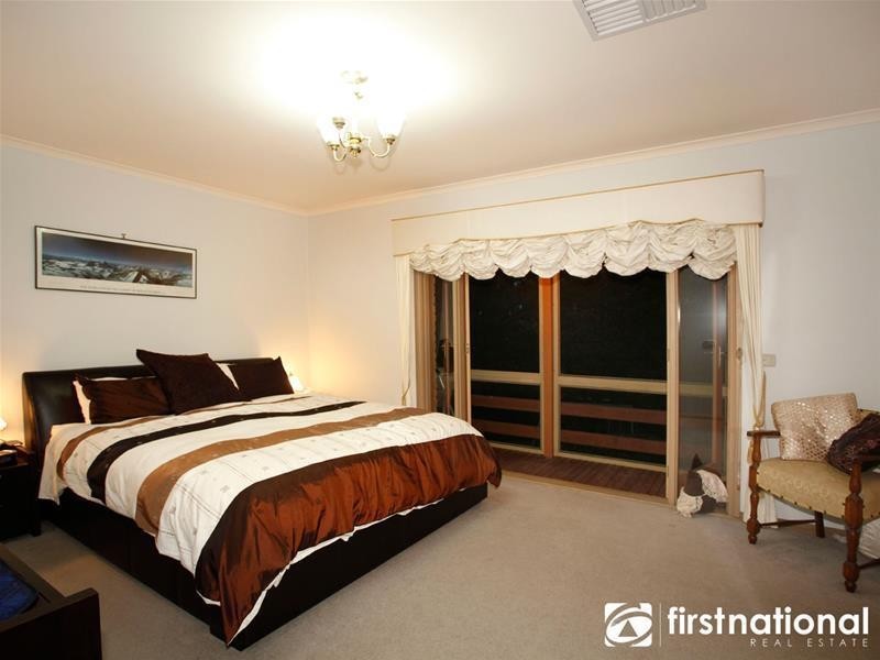 39 Edrington Park Drive, Berwick VIC 3806