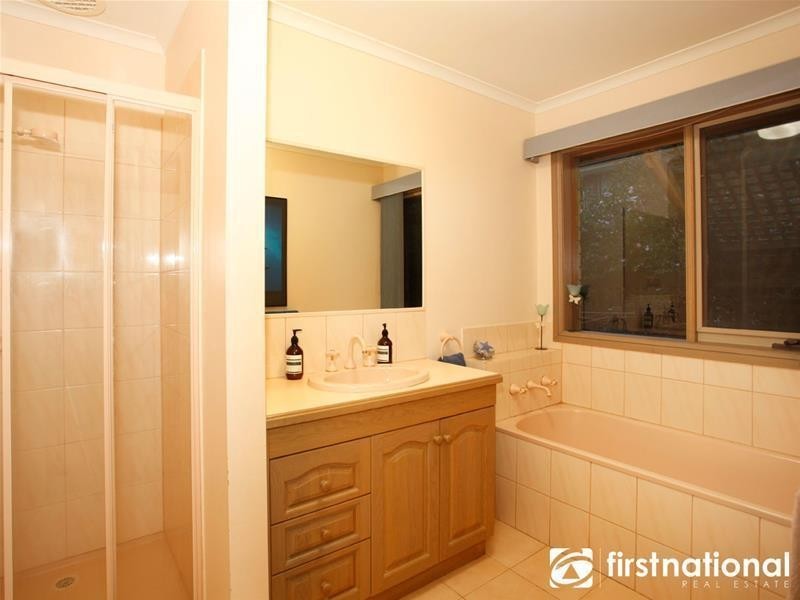 39 Edrington Park Drive, Berwick VIC 3806