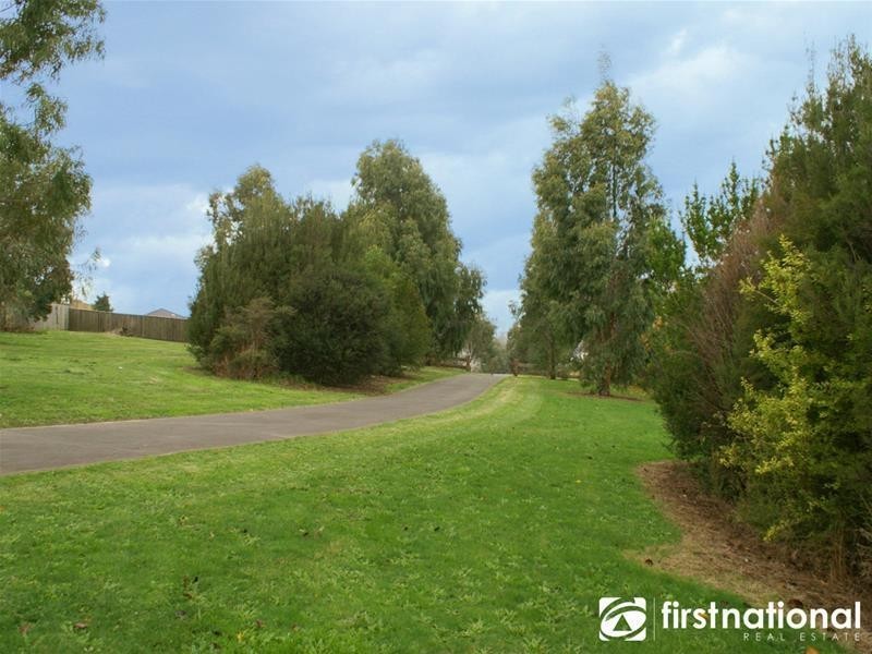 39 Edrington Park Drive, Berwick VIC 3806