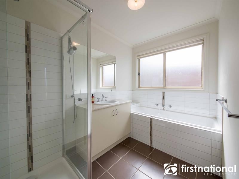 5/8 Mcclenaghan Place, Pakenham VIC 3810