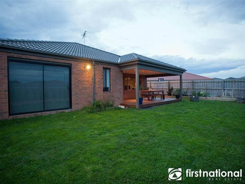 15 Webster Way, Pakenham VIC 3810
