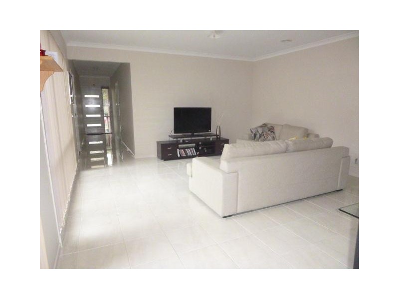 8 Moss Street, Cranbourne North VIC 3977