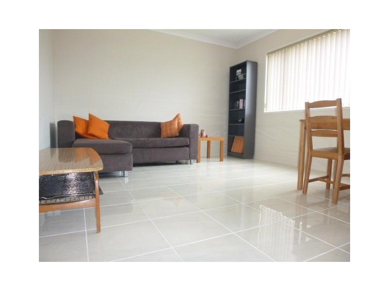 8 Moss Street, Cranbourne North VIC 3977