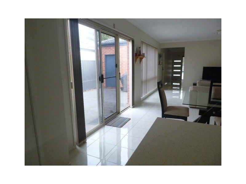 8 Moss Street, Cranbourne North VIC 3977