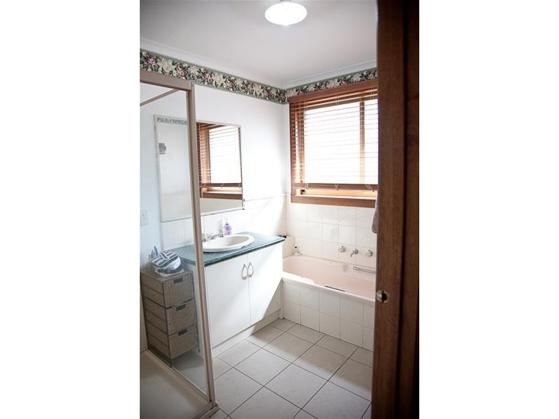 18 Tilba Court, Berwick VIC 3806